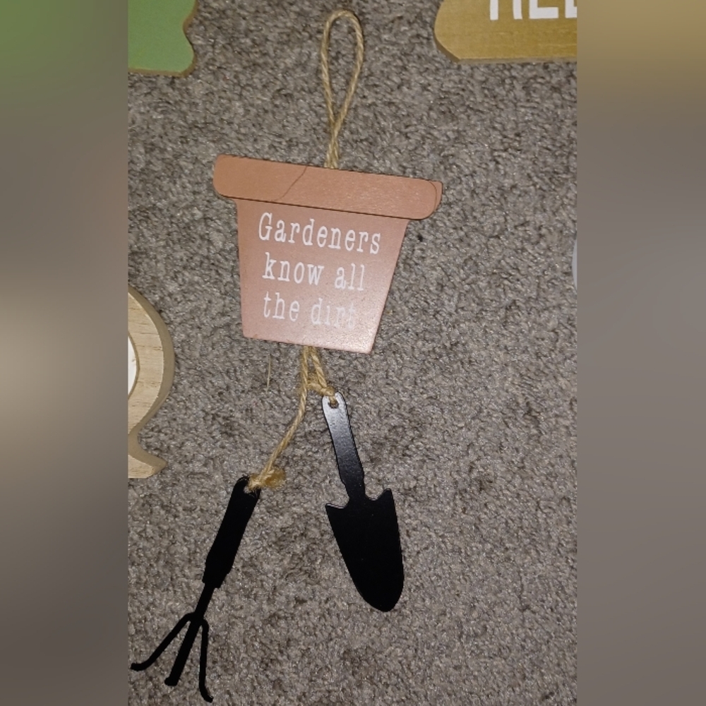Garden Planter bundle wooden hanging signs and word blocks 6 items - Picture 4 of 6
